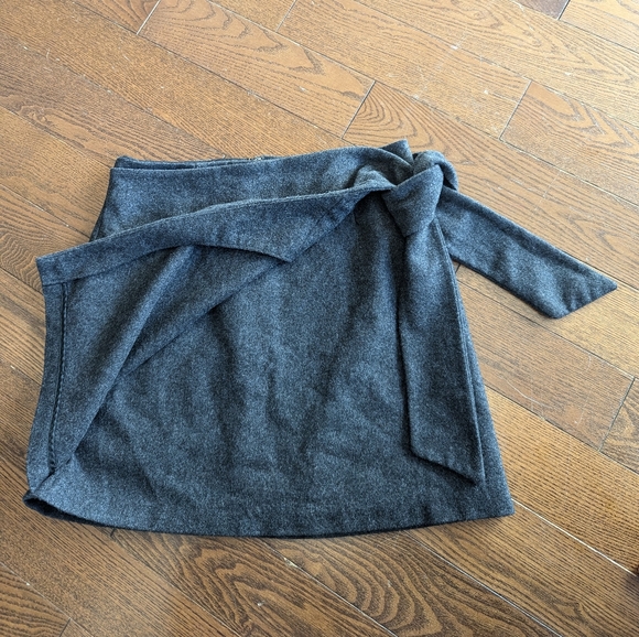 Wilfred Aritzia Wool Cashmere Front Twist Tie Mini Skirt Gray Herringbone Sz 6 - Picture 4 of 10